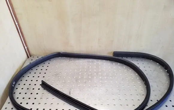 Front door rubber seal