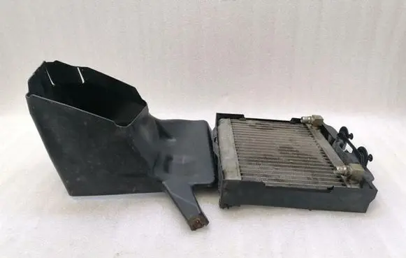 BMW 7 F01 F02 F03 F04 Engine oil radiator 7570103