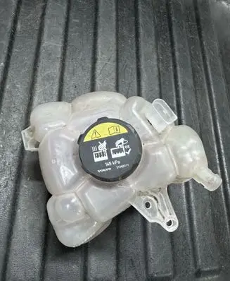 Coolant expansion tank/reservoir