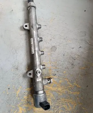 Mercedes-Benz E W212 Fuel main line pipe A6510700495 R9144Z240A