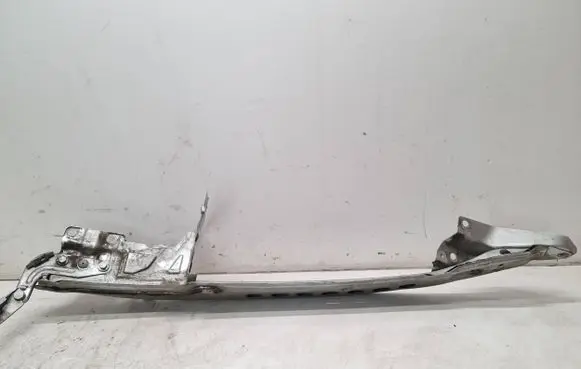 Porsche Cayenne (9PA) Fender mounting bracket 7L5805176A 7L5823302