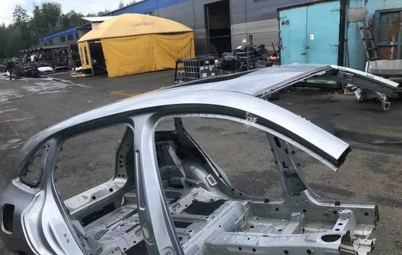 Mercedes-Benz EQC Roof 
