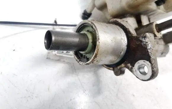 Master brake cylinder