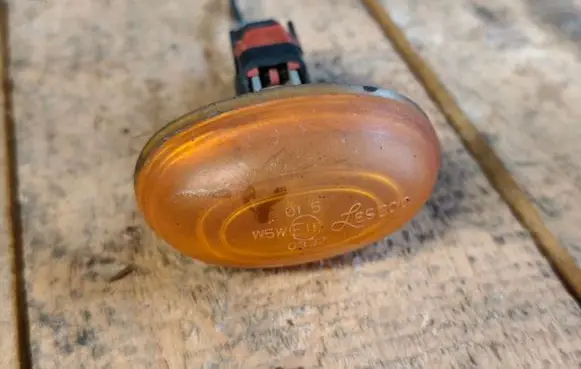 Chrysler PT Cruiser Front fender indicator light E110932