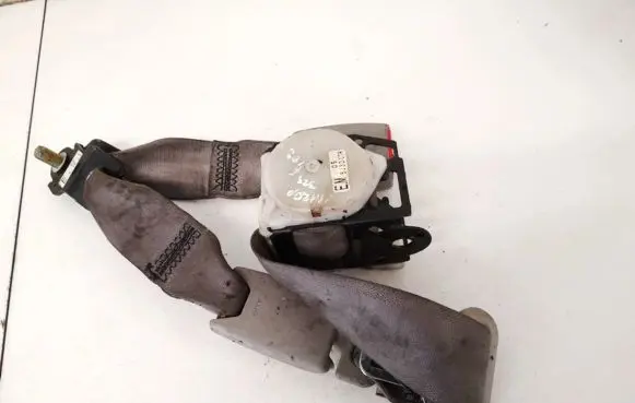 Mazda 323 F Middle seatbelt (rear) bj3dctr