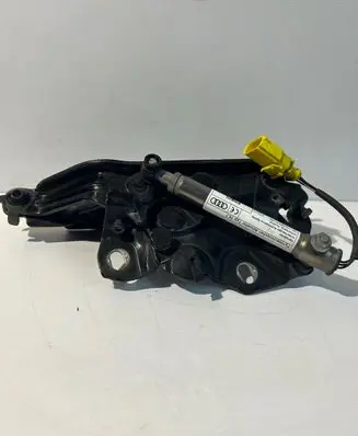 Audi A3 S3 8V Engine bonnet/hood hinges 8V0823823F