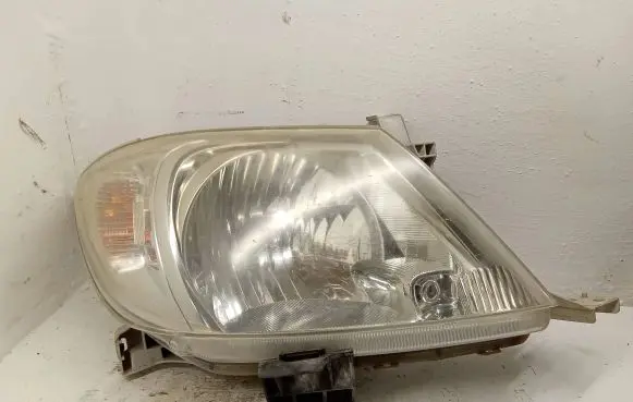 Toyota Hilux (AN10, AN20, AN30) Headlight/headlamp