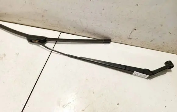 Front wiper blade arm
