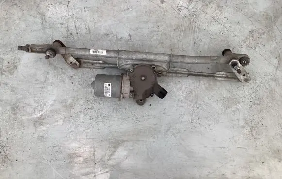 Chrysler Town & Country V Front wiper linkage and motor 05113043AD 95779G 630635814
