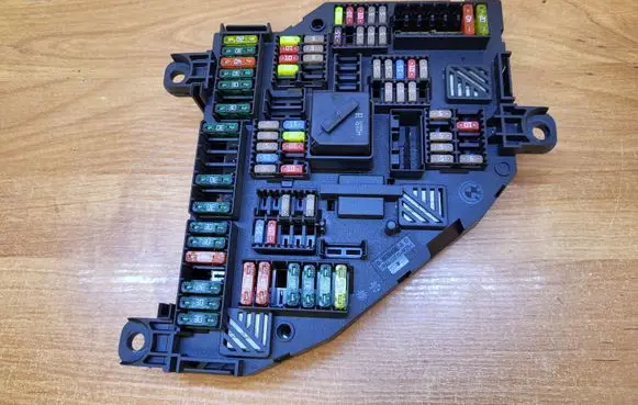 BMW 5 F10 F11 Fuse module 9234423 01628853 217033452