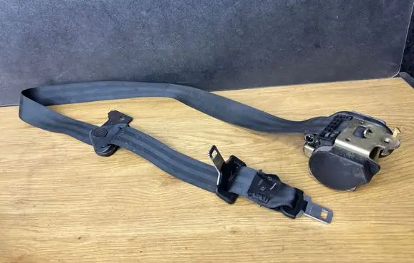 Opel Vivaro Rear seatbelt 52570