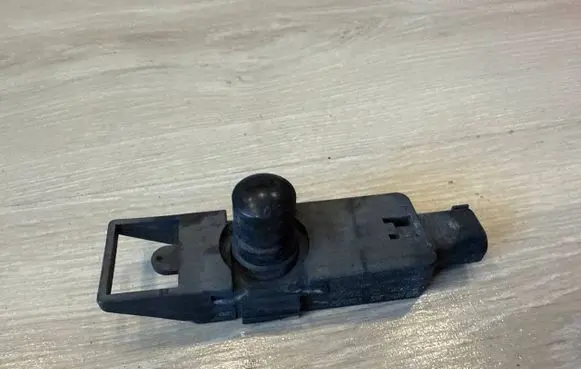 Mercedes-Benz E W211 Sensor A2118700110 ZGS003 2468601069