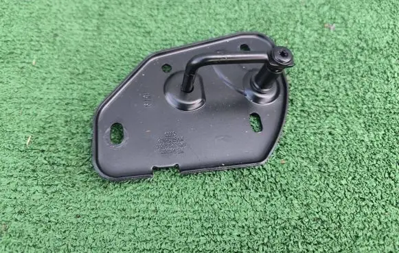 Audi e-tron Engine bonnet/hood lock/latch loop/hook 4M8823185C