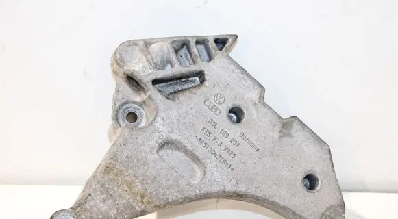 Audi A3 S3 A3 Sportback 8P Engine mounting bracket 03L199207