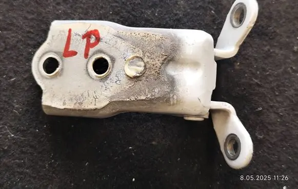 Opel Antara Front door lower hinge 