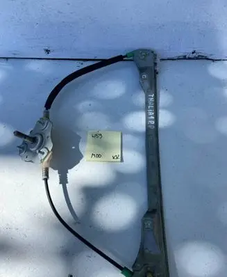 Renault Thalia I Front door manual window regulator 770043470