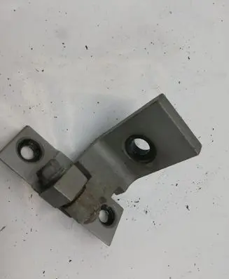 BMW 5 E60 E61 Front door lower hinge 7068078