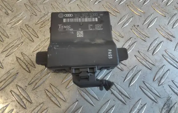 Audi A3 S3 8P Gateway control module 1K0907530D
