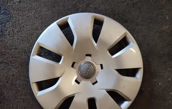 Audi A5 8T 8F R16 wheel hub/cap/trim 8K0601147