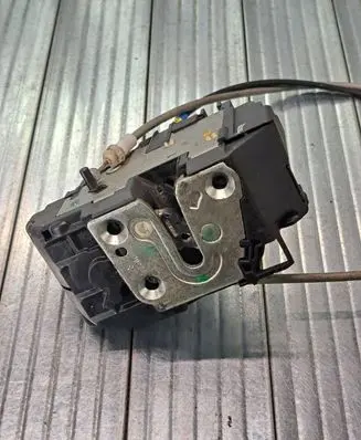 Nissan Note (E11) Rear door lock