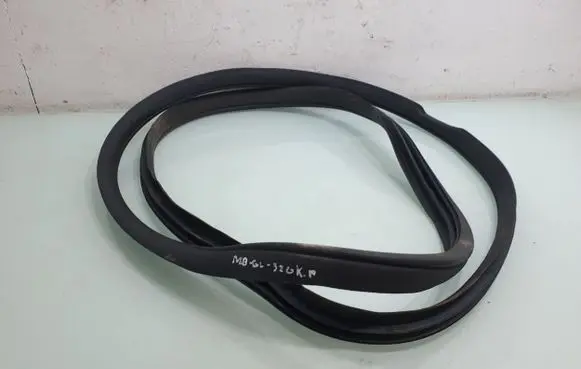 Mercedes-Benz GL X164 Front door rubber seal 