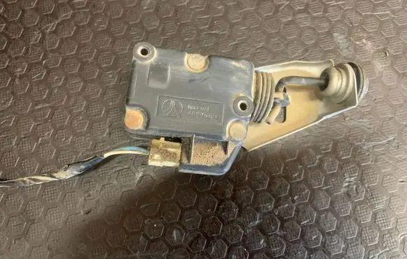 Peugeot 407 Fuel tank cap lock 9643826880