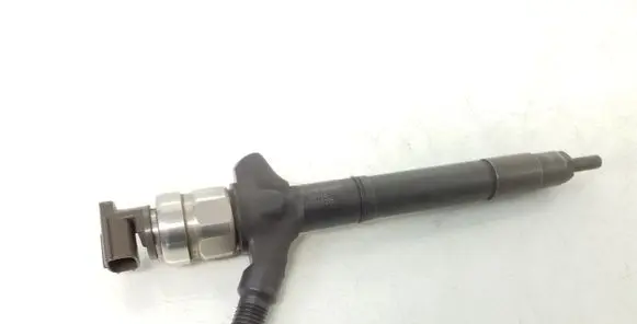 Toyota Avensis T250 Fuel injector 236700R180 5100F5F2 000B29F9