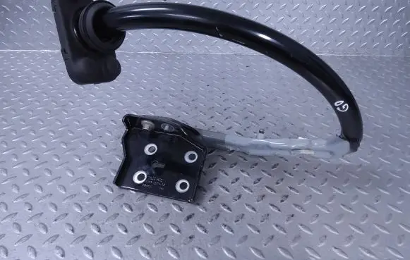 Tailgate/trunk/boot hinge