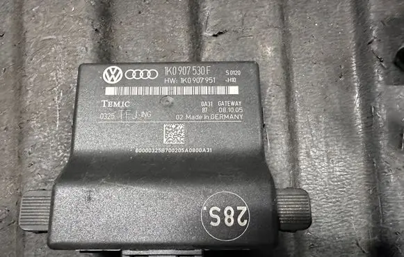 Volkswagen Touran I Gateway control module 1K0907530F 1K0907951