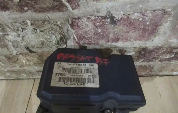 Volkswagen PASSAT B7 ABS control unit/module 