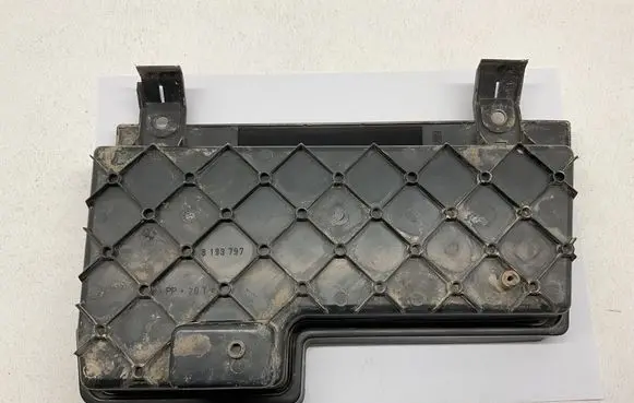 Trunk/boot lower side trim panel