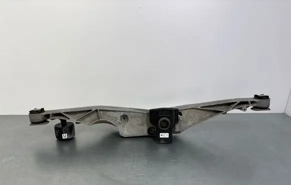 BMW 2 F46 Rear differential/diff mount bracket 6868778 180519 6868777