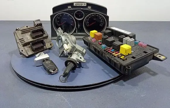 Opel Astra H Engine control unit/module ECU 24420562