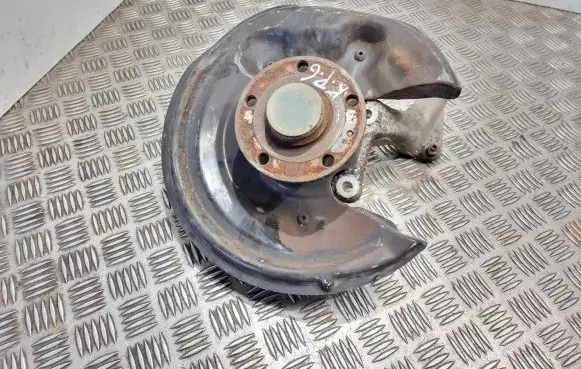 Volkswagen PASSAT B7 Rear wheel hub