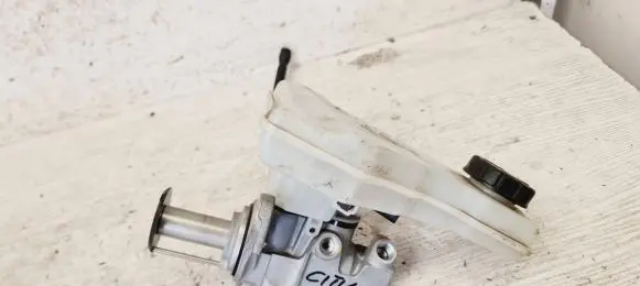 Master brake cylinder