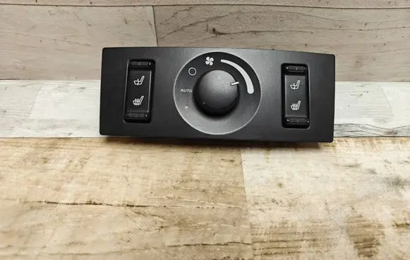 Chrysler Pacifica Climate control unit M23199