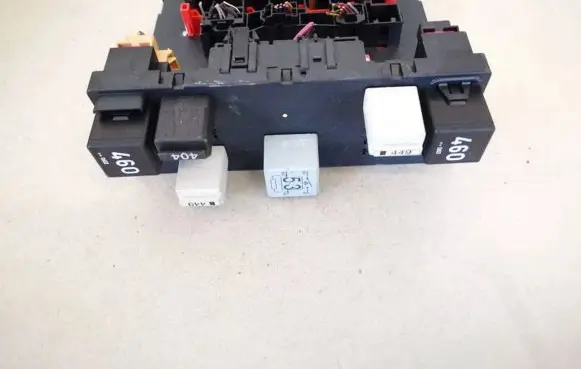 Volkswagen PASSAT B6 Fuse box set 3c0937049j
