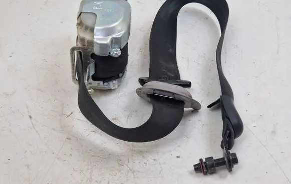 Hyundai i40 Front seatbelt 888103Z000 V01V02L