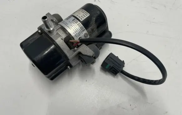 Dodge RAM Vacuum pump P68385753AA 192104369 15275