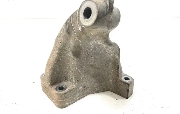 Mercedes-Benz CLS C219 Engine mounting bracket A6422230004