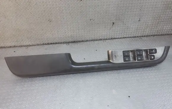 Nissan X-Trail T30 Electric window control switch 809498H700