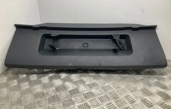 Trunk/boot sill cover protection