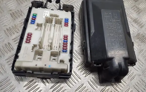 Infiniti Q70 Y51 Fuse box set 284B71PM0B