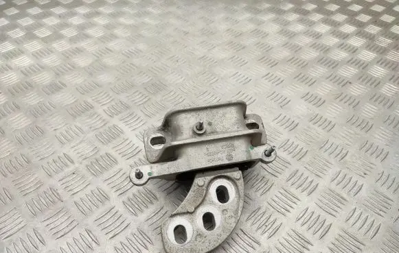 Ford Ecosport Engine mount bracket