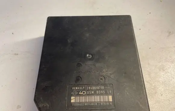 Renault Megane III Fuse module 284B61871R 519339402 9637438446