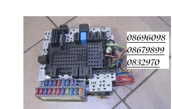 Volvo XC70 Fuse module 08696098 08679899