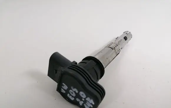 Volkswagen Eos High voltage ignition coil 07K905715F