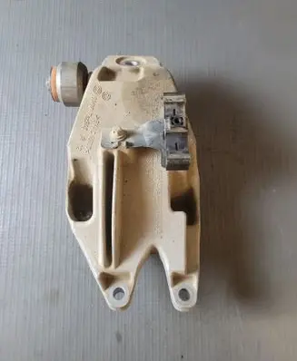 BMW 5 G30 G31 G38 Engine mounting bracket 6864595