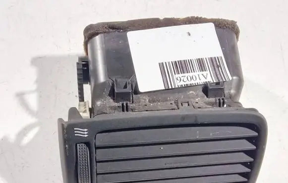 Toyota Avensis T250 Dash center air vent grill