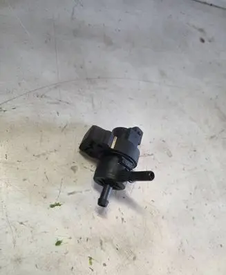 Mercedes-Benz GL X164 Valve vacuum A2124702793